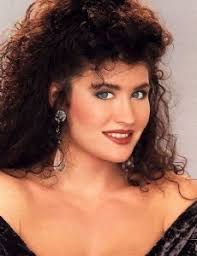 Celebrities with middle name: Leah