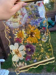 Dried flowers in resin tray. Beautiful Gold Leaf Resin And Real Dried Flower Tray Dried Flowers Diy Resin Art Diy Resin Projects