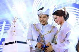 Majlis nikah angah adik fattah.sweet je fazura.sesi suai kenal sedara mara.#fattzura. 5 000 Peminat Banjiri Kenduri Fattah Amin Fazura Hiburan Mstar