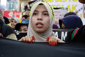 She said the penalties would not stop her from speaking the truth for the undergraduates and malaysians as a whole. Why Should We Be Afraid 1mdb Scandal Awakens Fighting Spirit In Malaysian Students