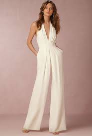 Kaufen sie sich zur hochzeit am besten einen schwarzen oder weißen hosenanzug. Zur Hochzeit Einen Weissen Einteiler Tragen Hosenanzug Hochzeit Brautmode Kleider Hochzeit