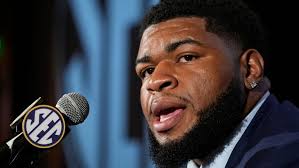 Tennessee player apologizes for shoving fan after Arkansas loss