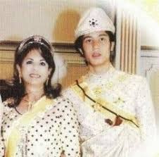 Sultan abdullah (inside) & tengku fahd (outside the van). Tengku Fahd Muadzam Shah Biodata Tengku Abdullah Sultan Ahmad Shah Pahang Aku Pengganti Sultan Abdul Halim Muadzam Shah Dwirtypk