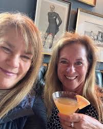 Jennifer Whitcomb (@jenbeyondthecorkscrew) • Instagram photos and videos