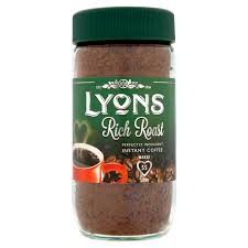Waka instant coffee claims to taste as good as brewed coffee but without the time it takes to typically brew coffee. Lyons Rich Roast Instant Coffee 90g Instant Ground Coffee Iceland Foods