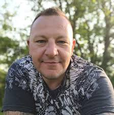 Who can install upper cabinets and a backsplash above a wet bar in the  Glenview-Northbrook area?