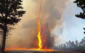 Le feu vert de la tornade expérience scientifique. Video Etats Unis Une Impressionnante Tornade De Feu Filmee Dans Le Colorado Le Parisien