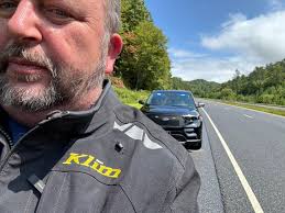 Does the River Lodge have valet parking?