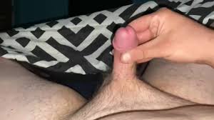 ESTUDANTE UNIVERSITÁRIO MASTURBANDO PÊNIS PEQUENO DURO