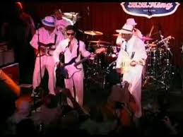 Live In San Diego With Special Guest Jj Cale Nobody Performed Like Prince 15 Epic Live Moments You Need To Watch Stylecaster Larry Graham Prince Music The Artist Prince