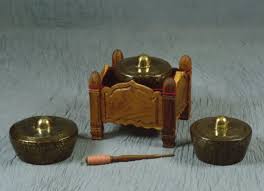 Cara memainkan alat musik tradisional ini yakni dengan menggoyangkannya hingga bambu tersebut mengeluarkan suara. Lengkap Alat Musik Tradisional Jawa Timur Beserta Gambar