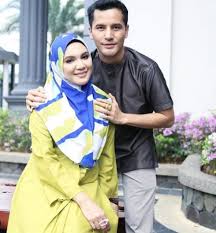 Yang hormat dato' sri aliff syukri bin kamarzaman, ssap, dimp (lahir 3 april 1987) merupakan salah seorang anak kepada pengasas produk kosmetik sendayu tinggi, rozita binti ibrahim. Baby Kembar Ya Allah Sayang Ya Aliff Syukri Akur Kejutan Tak Menjadi Isteri Alami Pendarahan Viral Mstar