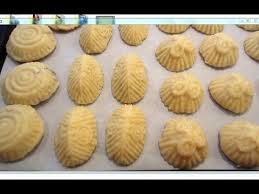 طريقة عمل المعمول بالطحين اجمل ضيافه تقدم في العيد Youtube Lebanese Desserts Eid Sweets Food