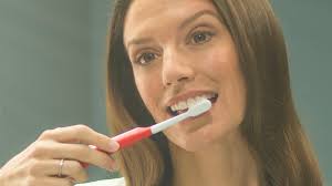 Sangerarea gingiilor poate fi un semn al gingivitei, care se poate agrava si va fi mult mai greu de tratat. Oprirea Sangerarilor Gingivale Ingrijirea Gingiilor Parodontax