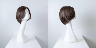 Colorazione e sfumature ma soprattutto per la cura che hanno per i nostri amati capelli,da quando frequento il salone elena federico . Parrucca Capelli Sintetici Corti Castani Mossi Da Donna Leoni Zazzera