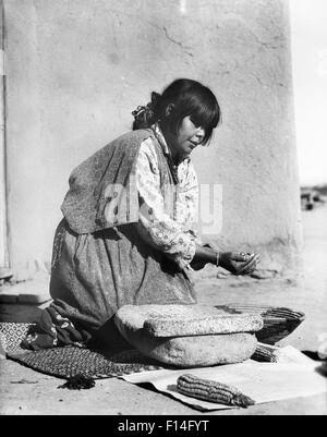 Indian women grinding corn in the 1880s Stock Photo - Alamy