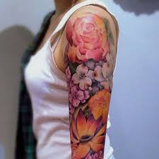 Une rose dans le dos. Tatouage Rose Epaule Ces Tatouages De Rose Qui Ne Faneront Jamais Elle