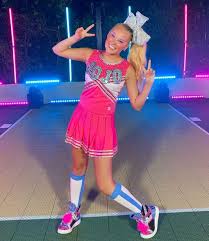 This information about her height sent people (myself included) into a tizzy. Jojo Siwa Wiki Age Height Boyfriend Family Biography More Famous People Wiki