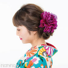 成人式の髪型で差をつけたいロングさん花盛りシニヨンで写真映え確実