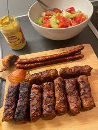 Daca nu aveti taitei facuti gata, nu e o. ReÈetÄ Mici De CasÄ AÈa Prepari Corect Pasta De Mici Trucul Secret Al BucÄtarilor AdevÄraÈi Dcnews