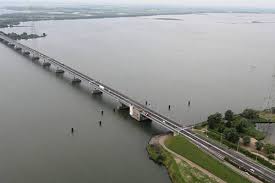 Haringvlietbrug blijft dicht voor de middagspits. Transport Online Haringvlietbrug Tijdelijk Gesloten Voor Schepen Hoger Dan 13 Meter