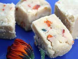 Calendula And Cornflower Fudge Recipe Fudge Recipes Fudge Candy Dishes