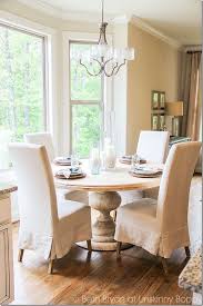Light Wood Pedestal Dining Table In Eat In Kitchen Diningroom Home Interior Design Dining Room Decor Traditional