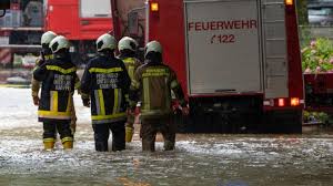 In berlin und brandenburg sind am frühen sonntagabend heftige gewitter niedergegangen. Butjtryjfhlf2m