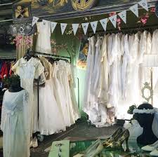 Packed with second hand wedding dresses, preowned gowns. Where To Find The Best Secondhand Wedding Dresses