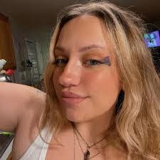 Cassandra Culbertson's Instagram, Twitter & Facebook