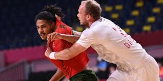 La selección de bélgica venció 2 a 0 a finlandia, mientras que dinamarca se impuso 4 a1 ante rusia en el grupo b. Ankynmmjrvi2m