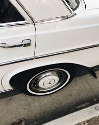 La Mode Et Vous La Mode Et Nous C Est Sur O Magazine En 2020 Voitures Classiques En Voiture Simone Bmw Classique