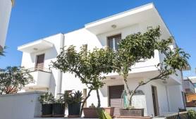 Per la tua vacanza a torre san giovanni, puoi affittare un appartamento o una casa. Salento Case Vacanza T S Giovanni