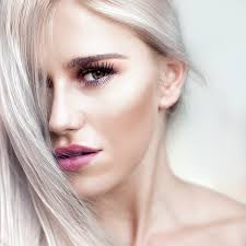 Soit on fait une coloration (couvrante), soit un ton sur ton, comme un vernis, qui camoufle mais ne les couvre pas. Connys Haarstudio Ihr Friseur In 73547 Lorch