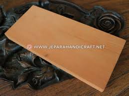 Selain itu, masa panennya juga tergolong cepat dengan diameternya yang besar. Kayu Mahoni Bahan Baku Furniture Terbaik Berkualitas
