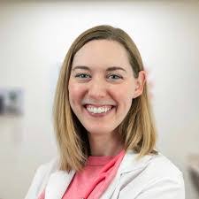 Elizabeth Hecht's Instagram, Twitter & Facebook