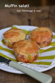 Meravigliosamente semplici e gustosi, questi muffin alle patate e zucchine, ideali per ficcare qualche verdura nelle cene di bimbi un po' diffidenti! Muffin Salati Con Formaggi E Noci Farina Lievito E Fantasia