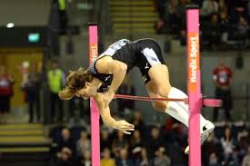 20 yaşındaki armand duplantis, tam 26 yıl sonra, çıtayı 6.15'e çıkararak, eski açık hava rekorunu tarihe gömdü. World Records Ratified Duplantis S 6 18m Pole Vault And Yeshaneh S 1 04 31 Half Marathon Press Release World Athletics