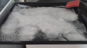 Wenn sie häufig einen stark vermischen sie 3 esslöffel backpulver mit mineralwasser. Backofen Reinigen Ohne Chemie So Klappt S Focus De