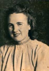 Mari Elder's Instagram, Twitter & Facebook