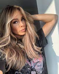 Liz Kaeber On Instagram Happy Weekend Wir Werden Heute Platzchen Backen Es War Zumindest Meine Hair Styles Blonde Hair Looks Dark Blonde Hair