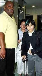 Abdul razak baginda height 7 feet 11 inches. Abdul Razak S Friend Makes His Mark The Star