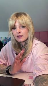 Samantha Reeder's Instagram, Twitter & Facebook