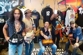 Pernah nggak sih kalian merasa kangen dengan seseorang, iya seseorang. Profil Slank Band Legendaris Tanah Air