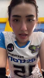 Yolla Yuliana Mode Keringat