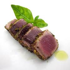 1) iniziate la preparazione delle orate in crosta di pistacchi con patate dolci e finocchi.sbucciate le patate, lavatele e tagliatele a spicchi nel senso della lunghezza.trasferitele in una casseruola con acqua salata in ebollizione, cuocetele per 5 minuti e scolatele. Tagliata Di Tonno In Crosta Di Pistacchi