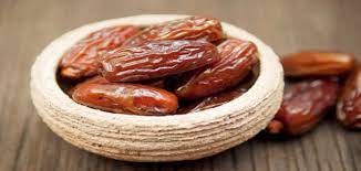 رايت اعمامي وبعض اقاربي المتوفين واخرهم جدي لابي واسلم عليهم وهم فرحين بي واخذني جدي واحتضاني بحب. ØªÙØ³ÙŠØ± Ø­Ù„Ù… Ø£Ø®Ø° Ø£Ùˆ Ø£ÙƒÙ„ Ø§Ù„ØªÙ…Ø± Ù…Ù† Ø´Ø®Øµ Ù…Ù‚Ø§Ù„
