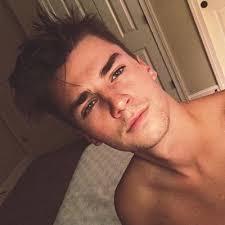 Madeline Hope Ray (@Mmmmmmmadeline)