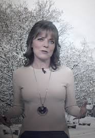 Bbc weather presenter louise lear starts off by making a comment about a tiger.which news. 25 Ideeen Over Louise Lear Brits