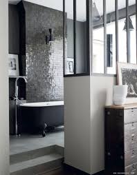 Salle De Bain Sobre Et Chic Sdb Http Www M Habitat Fr Baignoire Formes De Baignoires Salle De Bains Chics Decoration Salle De Bain Salle De Bain Retro